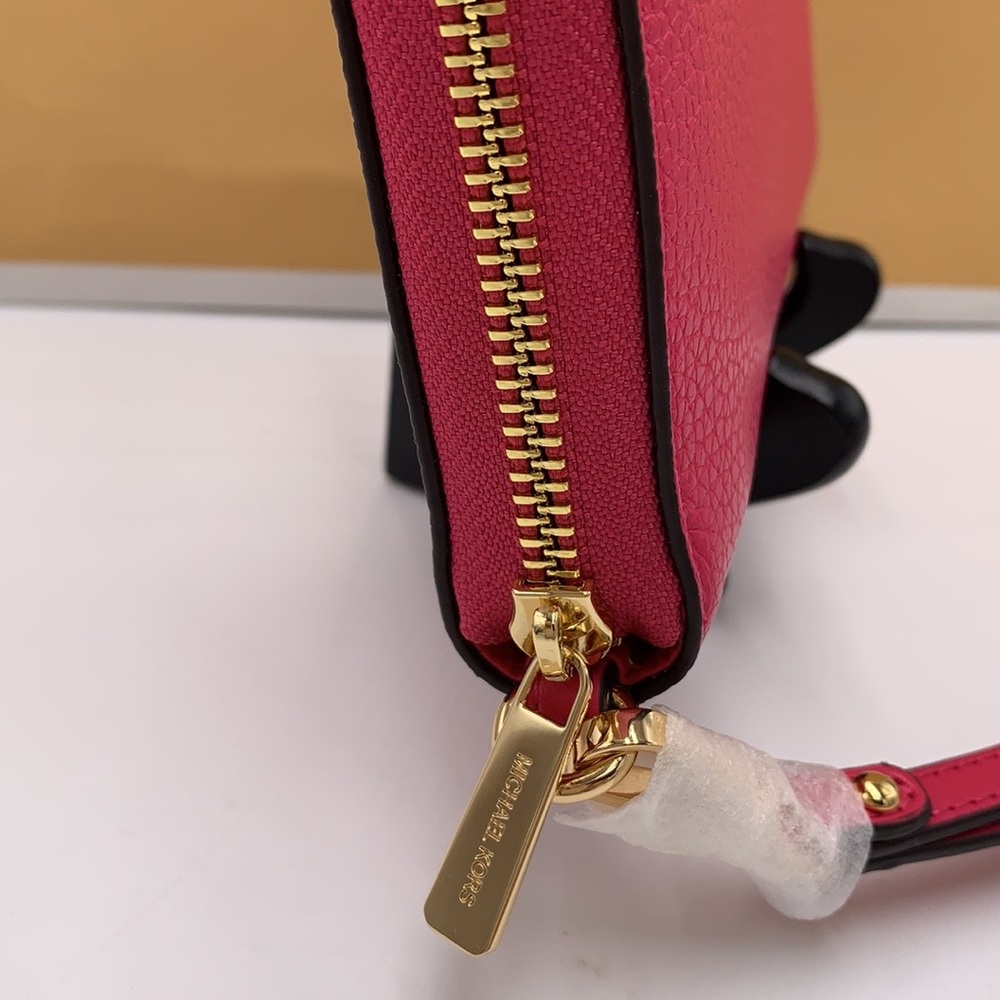 Michael Kors Large Flat  Multifunctional Phone Case Electric Pink color - Picture 10 of 11